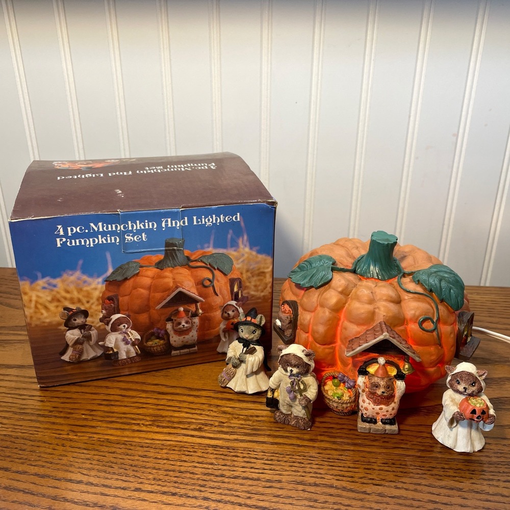 Vintage Lighted 4 pc Munchkin Pumpkin Halloween House decor Village w/ Figures